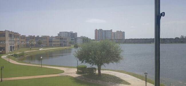 Building Photo - 1591 NE Miami Gardens Dr