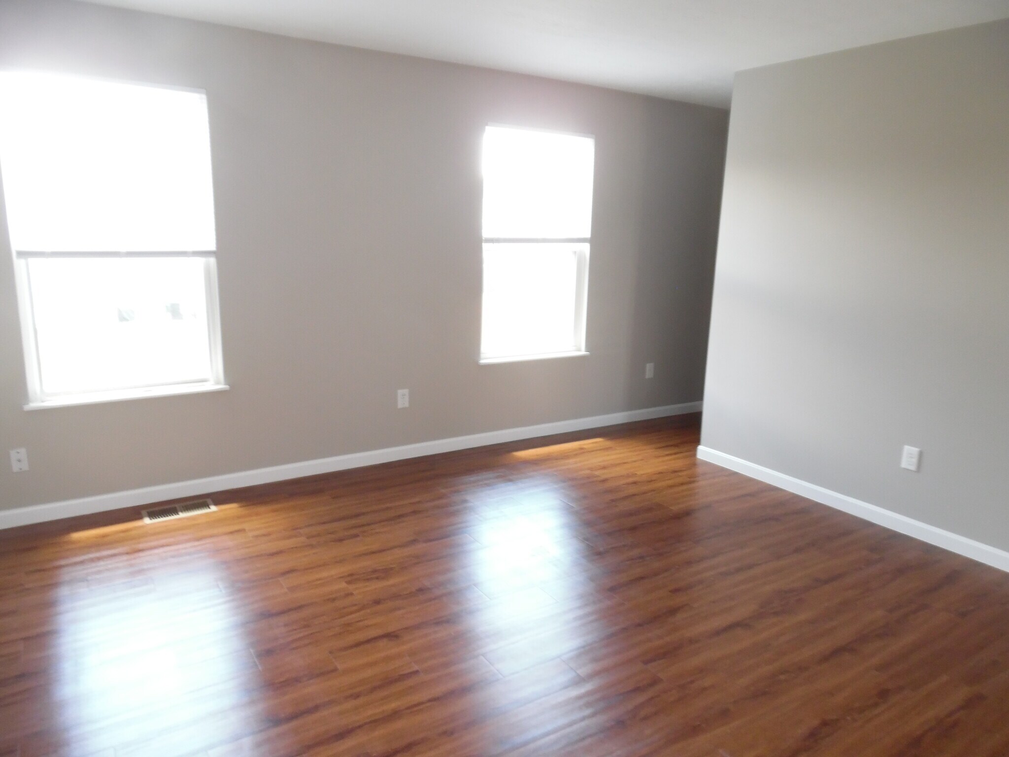 Building Photo - 445 Draft Ct