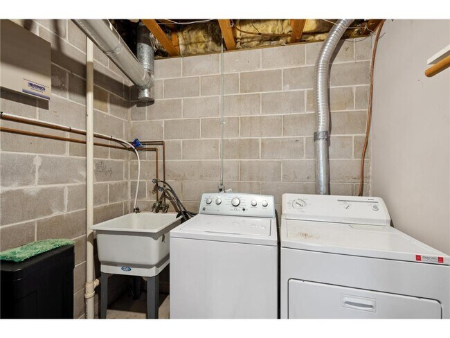 Building Photo - 14797 Lower Endicott Way