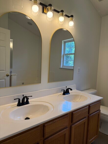 Building Photo - 4101 Woodbury Terrace NW