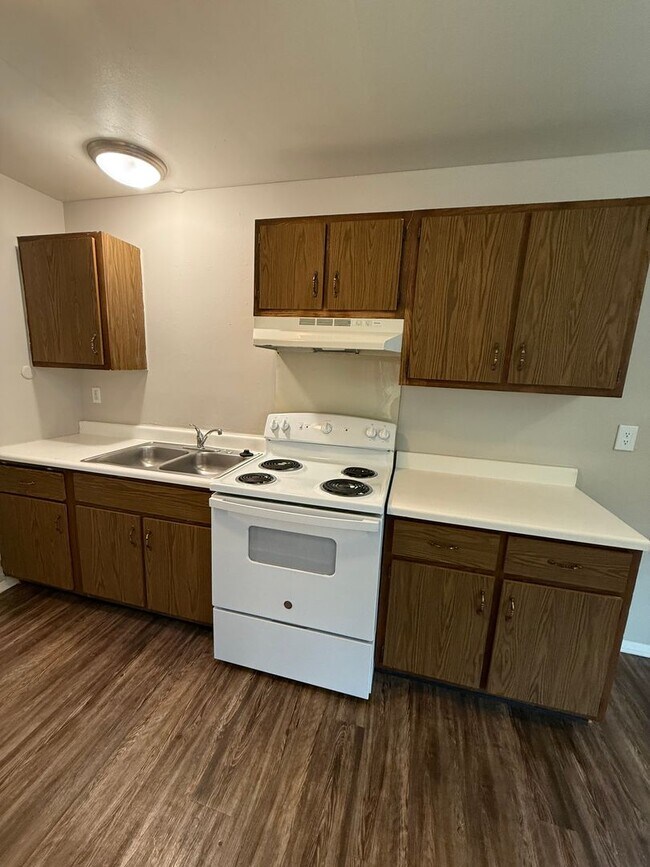 Building Photo - 4601 Lakeside Dr