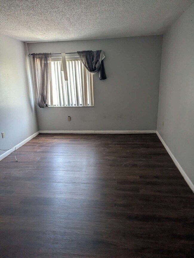 Building Photo - Centrally located, yet secluded 2 bedroom condo in the heart of Orlando for Rent