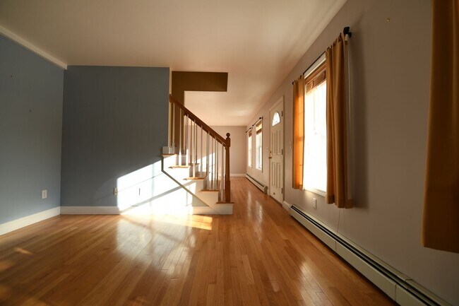 Building Photo - 15 Sabatus Rd
