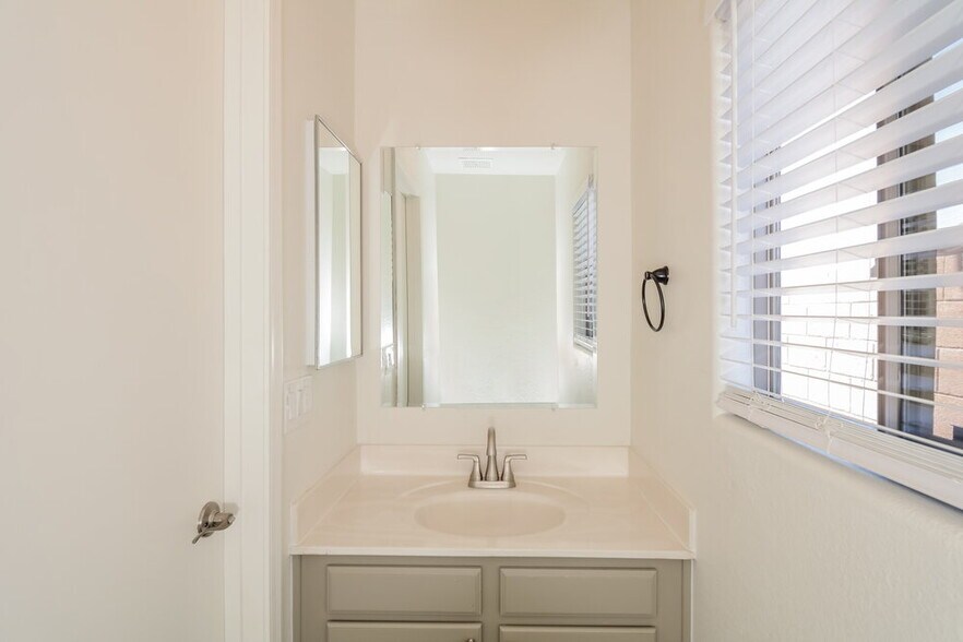 Building Photo - 6517 W West Wind Dr