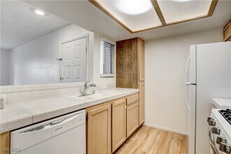 Building Photo - 7100 W Pirates Cove Rd