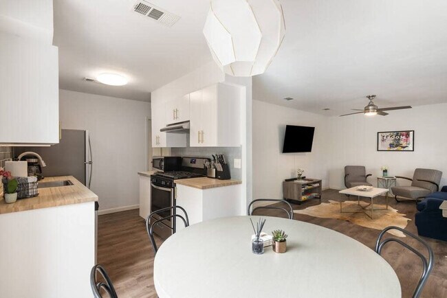 Building Photo - 802 Ramble Ln