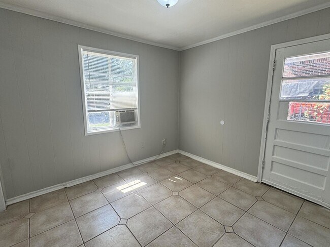 Building Photo - 1770 Sugarloaf St
