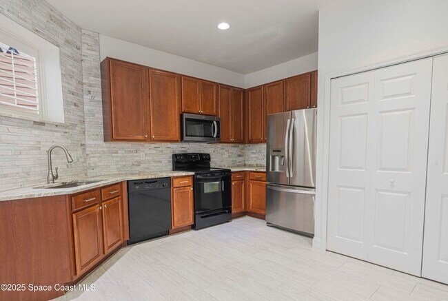 Building Photo - 3701 Titanic Cir
