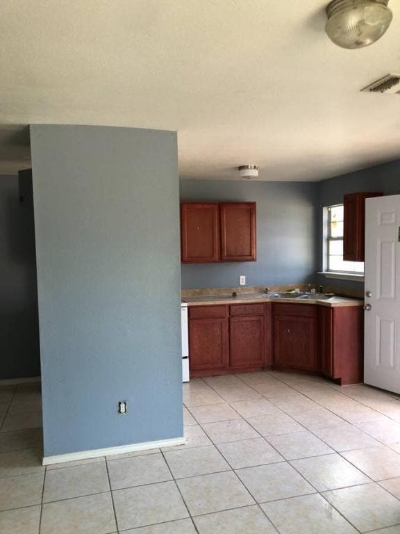 Building Photo - 313 San Salvador Ave