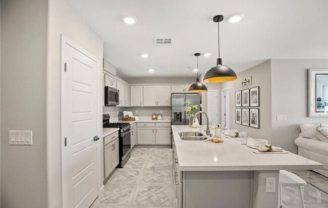 Building Photo - 2-Bedroom Brand New Furnished Townhome!