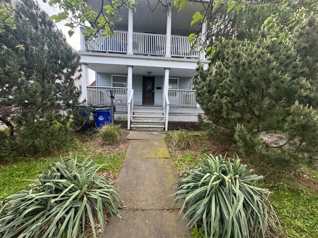 Building Photo - 2833 E 127th St