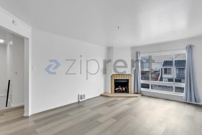Building Photo - 1714 44th Ave