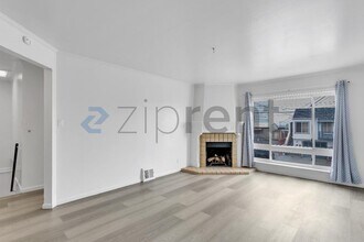Building Photo - Unit