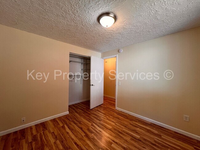 Building Photo - Orchards Ranch with Large Fenced Yard - Re...