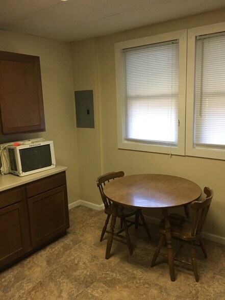 Building Photo - 365 National Rd