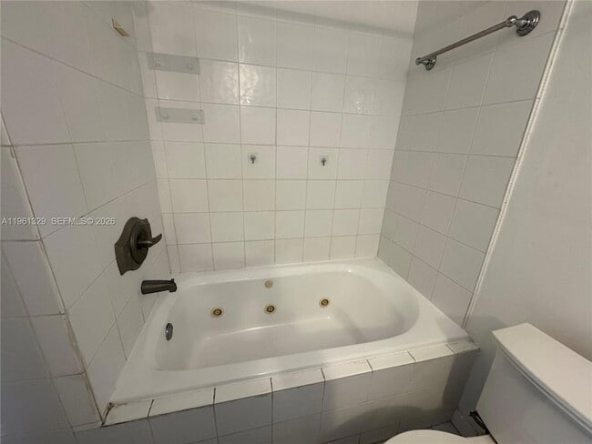 Building Photo - 18041 Biscayne Blvd