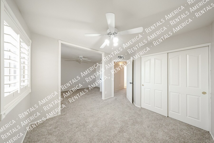 Building Photo - 1210 W Kelly Ln