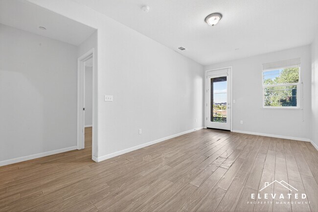 Building Photo - 611 Jade St