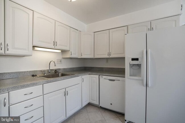 Building Photo - 7709 Ravine Dr