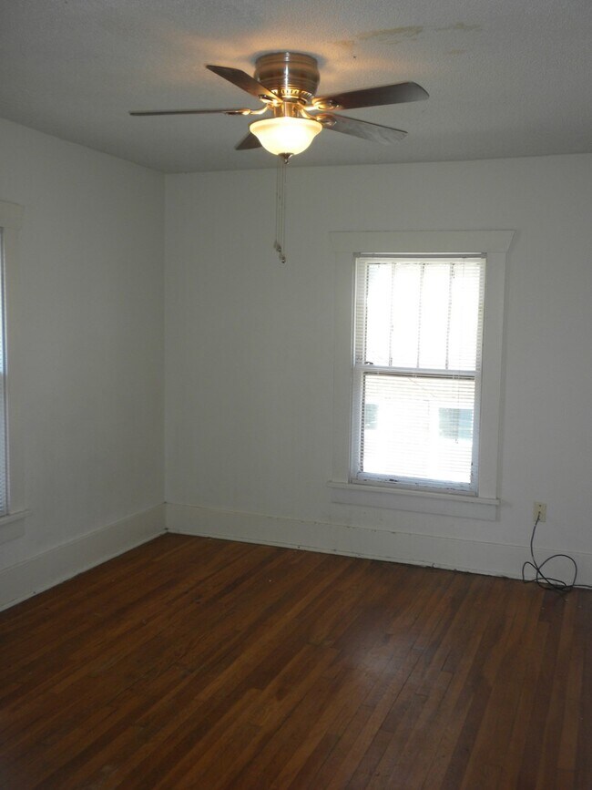 Building Photo - East Campus- 3 Bedroom Home