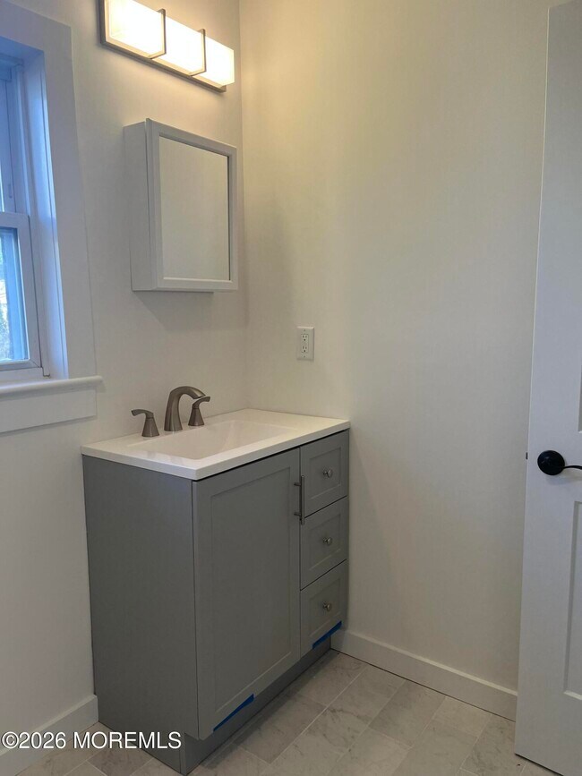 Building Photo - 17 Ward Ln