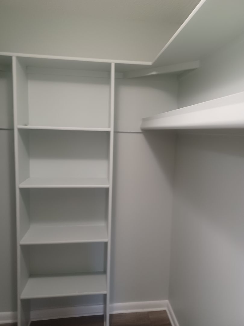 Building Photo - Coming Soon: Spacious, Newly Remodeled  3 bedroom, 2 bathroom screened lanai GREAT LOCATION