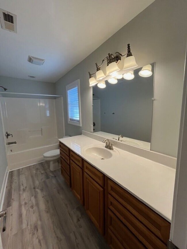 Building Photo - Lovely Home in the Love Grove subdivision!