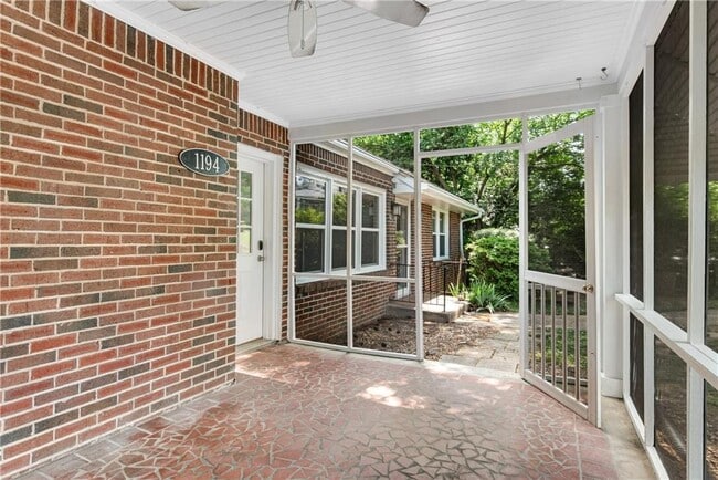 Building Photo - 1194 Spring Valley Ln NE