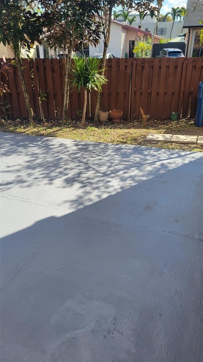 Building Photo - 914 NW 106th Ave Cir