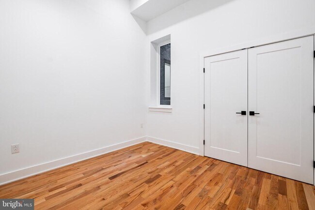 Building Photo - 1221 4 St