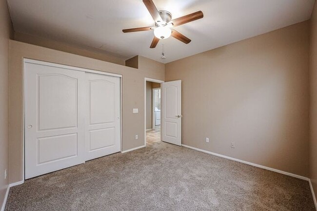 Building Photo - Lovely 4Bedroom/2Bath in the Heart of Chandler
