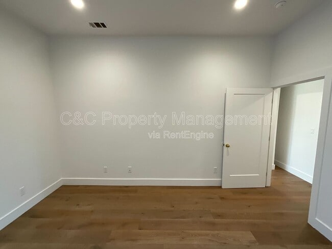 Building Photo - 182 Los Olivos Ave