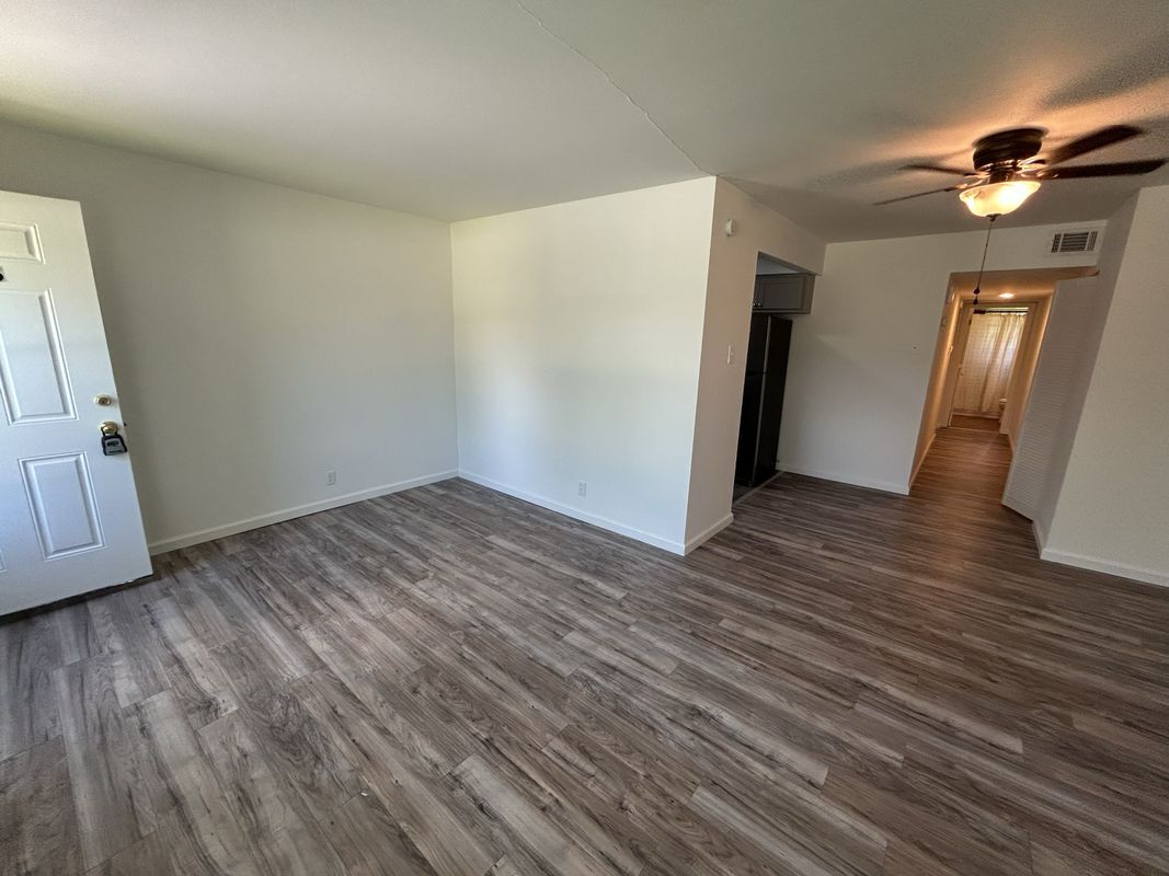 Building Photo - 10748 Tropic Dr