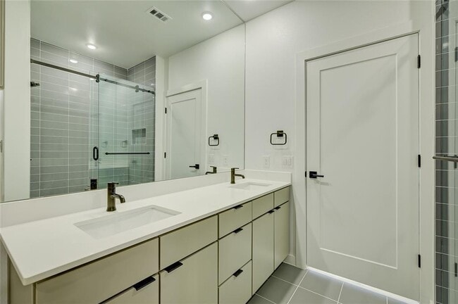 Building Photo - 100 Mockingbird Ln W