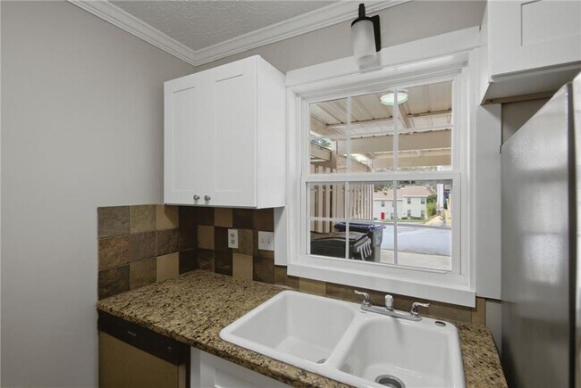 Building Photo - 218 Mill Creek Pl