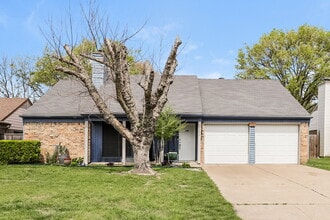 Building Photo - 2534 Bentley Dr