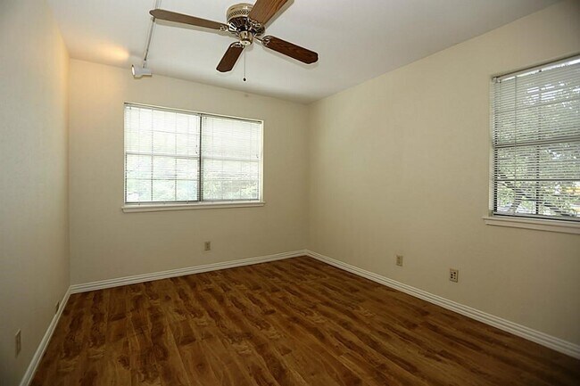 Building Photo - 2602 W Holcombe Blvd