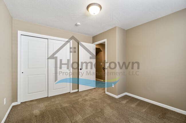 Building Photo - 3 Bedroom 3 Bathroom Home with Attached 2 Car Garage Available in Coeur d'Alene!