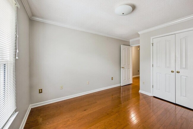 Building Photo - 130 Riverwalk Pl