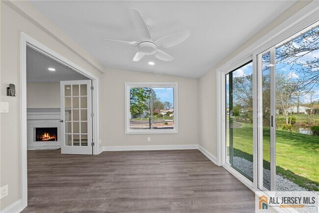 Building Photo - 265A Crosse Dr