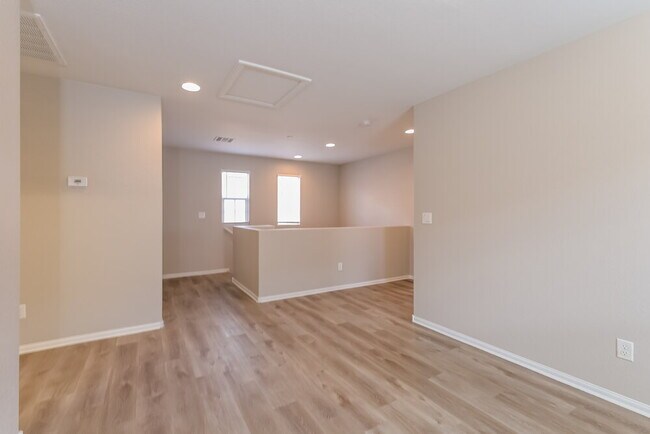 Building Photo - 892 Harbor Ave