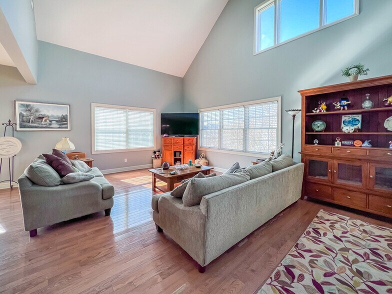 Living Room (3) - 83 S Hamilton St
