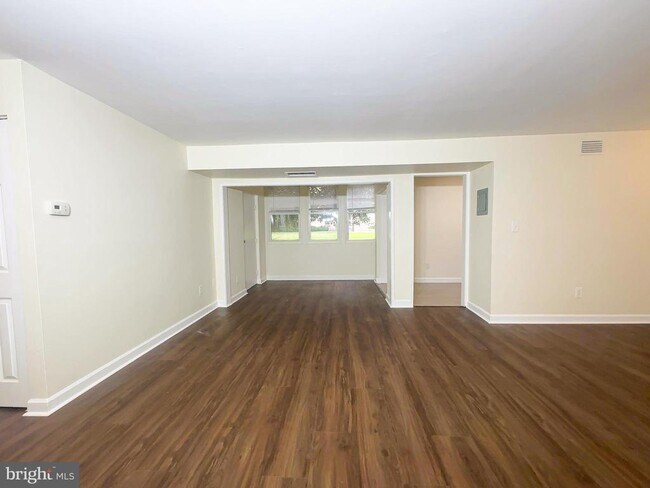 Building Photo - 9641 White Acre Rd