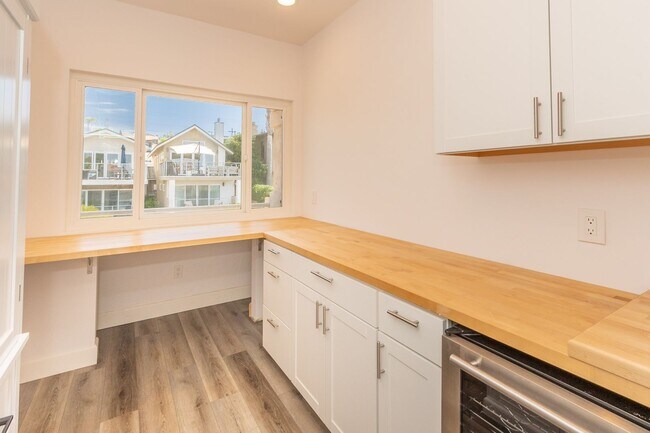 Building Photo - Beautiful 3Bed/2.5Bath Oceanview Home in C...