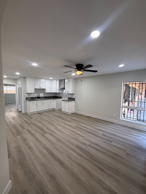 Building Photo - 1443 W 105th St