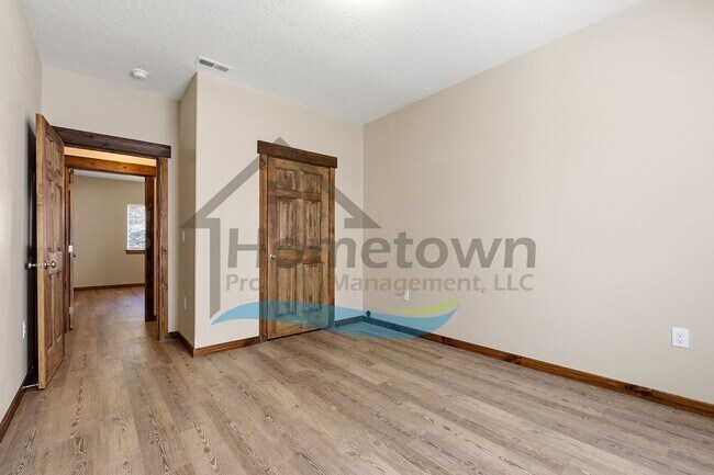 Building Photo - 4 Bedroom 2 Bathroom Home with Attached 2-Car Garage Available in Blanchard!