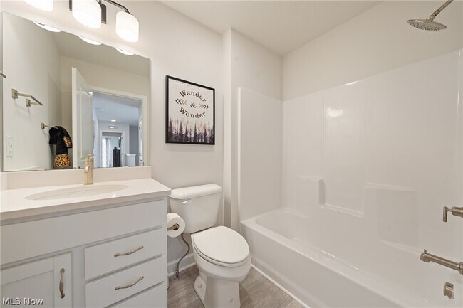 Building Photo - 2250 E 100th St