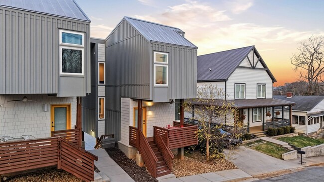 Building Photo - 207 Old Mountain Rd