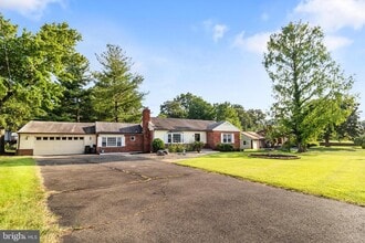 Building Photo - 5601 Dawes Ave