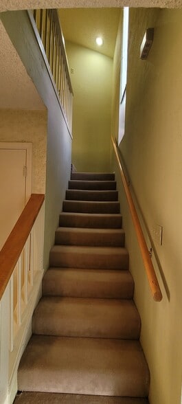 Stairs - 643 Cimarron Trl